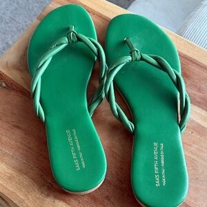 Saks Fifth Avenue Emerald Braided Strap Sandals. Size 9
